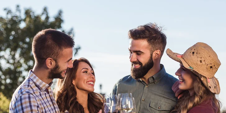 Pardubické vínokoštování 2026: vstupné a degustační sklenice pro 2 osoby i kupón na víno