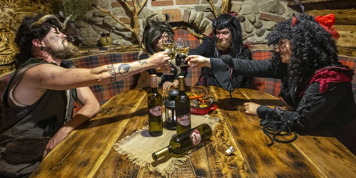 Silvestrovská párty v Pekle Čertovina pro dospělé i děti: prohlídka, raut, hudba, přípitek i ohňostroj