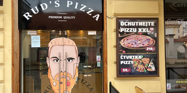 Zažeňte hlad i žízeň: čtvrtka pizzy podle výběru a Coca-Cola pro 1 osobu