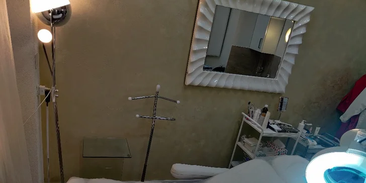 Kompletní kosmetické čištění pleti nebo nastřelování náušnic