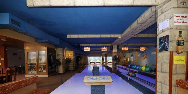Bowling a k tomu řízečky či stripsy, pizzy nebo burger menu v Jaroměři