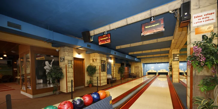 Bowling a k tomu řízečky či stripsy, pizzy nebo burger menu v Jaroměři