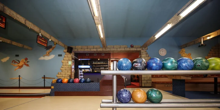 Bowling a k tomu řízečky či stripsy, pizzy nebo burger menu v Jaroměři