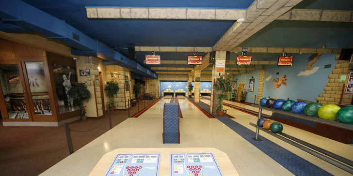 Bowling a k tomu řízečky či stripsy, pizzy nebo burger menu v Jaroměři