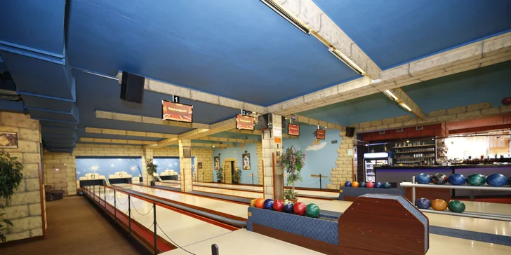 Bowling a k tomu řízečky či stripsy, pizzy nebo burger menu v Jaroměři
