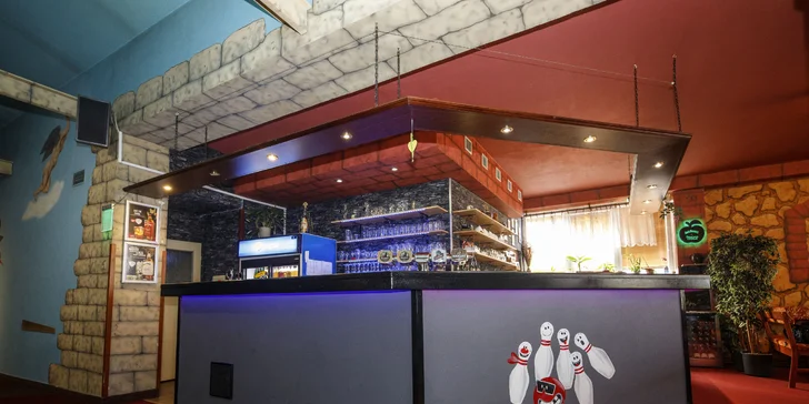 Bowling a k tomu řízečky či stripsy, pizzy nebo burger menu v Jaroměři