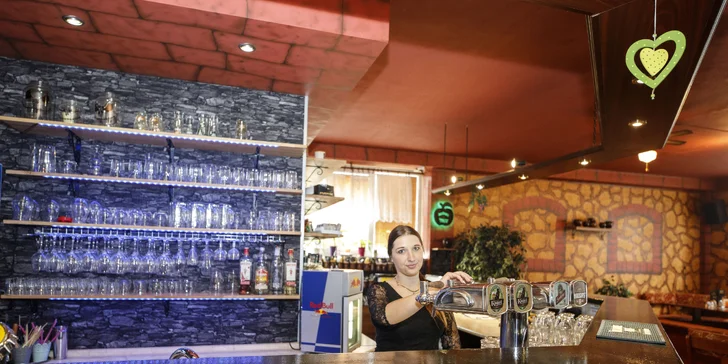 Bowling a k tomu řízečky či stripsy, pizzy nebo burger menu v Jaroměři