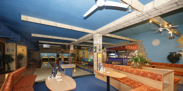 Bowling a k tomu řízečky či stripsy, pizzy nebo burger menu v Jaroměři