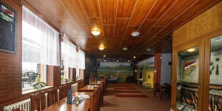 Jedna či dvě hodiny u bowlingové dráhy, k tomu kuřecí řízečky či stripsy nebo dvě pizzy