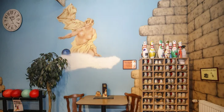 Bowling a k tomu řízečky či stripsy, pizzy nebo burger menu v Jaroměři