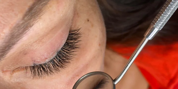 Krásné řasy i obočí: lash lifting, prodloužení řas 3D-5D i laminace obočí, včetně barvy