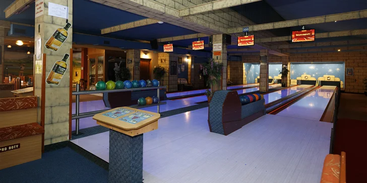 Bowling a k tomu řízečky či stripsy, pizzy nebo burger menu v Jaroměři