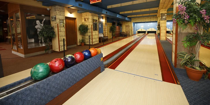 Bowling a k tomu řízečky či stripsy, pizzy nebo burger menu v Jaroměři