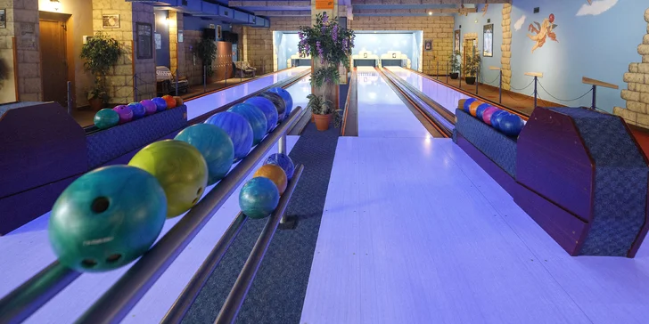 Bowling a k tomu řízečky či stripsy, pizzy nebo burger menu v Jaroměři
