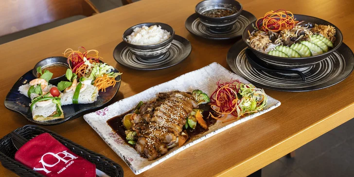 Asijské tříchodové menu: závitky, kachna a Bún Bò Nam Bộ i smažené ovoce