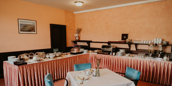 Pobyt ve Slavkově u Brna nejen pro golfisty: hotel přímo na hřišti, se snídaní a vínem