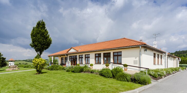 Pobyt ve Slavkově u Brna nejen pro golfisty: hotel přímo na hřišti, se snídaní a vínem