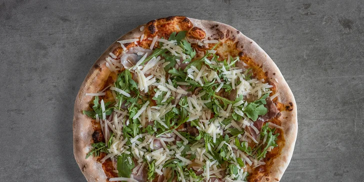 Pochutnejte si na pizze dle výběru: Havaj, šunková, sýrová i tuňáková pizza pro 1 nebo 2 osoby