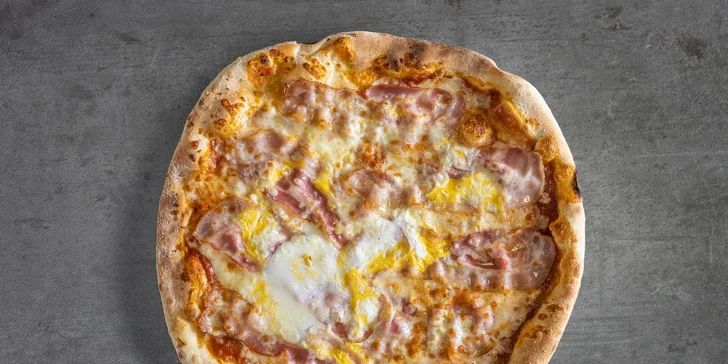 Pochutnejte si na pizze dle výběru: Havaj, šunková, sýrová i tuňáková pizza pro 1 nebo 2 osoby