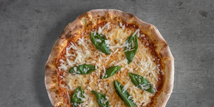 Pochutnejte si na pizze dle výběru: Havaj, šunková, sýrová i tuňáková pizza pro 1 nebo 2 osoby