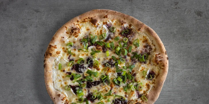 Pochutnejte si na pizze dle výběru: Havaj, šunková, sýrová i tuňáková pizza pro 1 nebo 2 osoby
