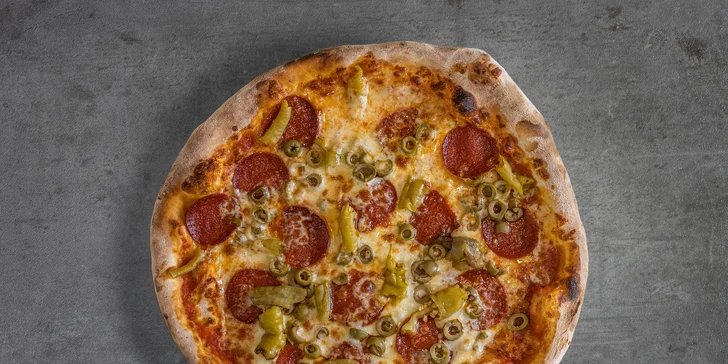 Pochutnejte si na pizze dle výběru: Havaj, šunková, sýrová i tuňáková pizza pro 1 nebo 2 osoby