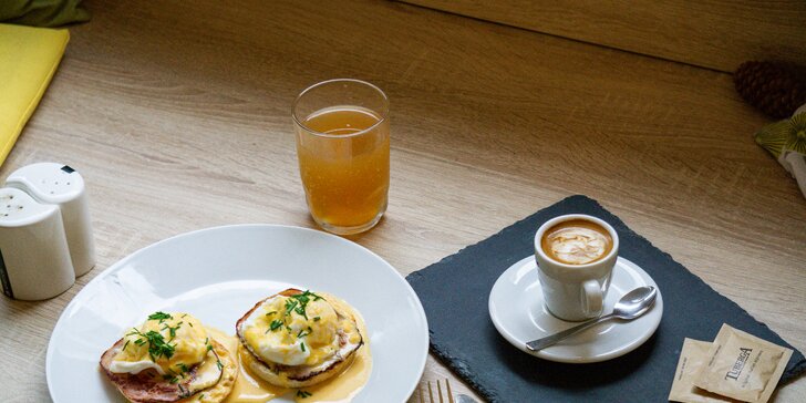 Na snídani králů: vejce benedikt či anglická snídaně, káva dle výběru, pro 1 nebo 2 osoby