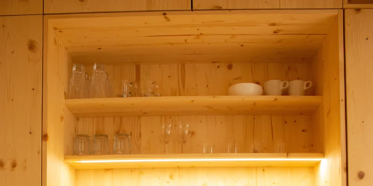 Ukryjte se před světem uprostřed přírody: plně vybavený tiny house u Sázavy s lahví prosecca