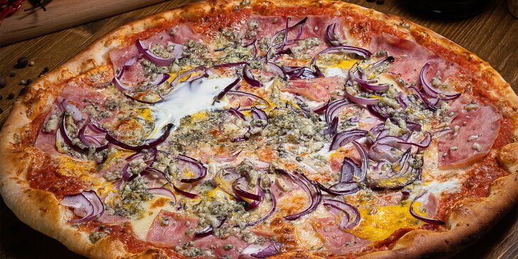 Pizza přímo z pece dle výběru: mexická, salámová, hawai i quatro formaggi
