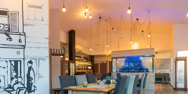Pětichodové menu v moderní restauraci MB: tatarák, vyzrálý New York steak, fondán a další dobroty