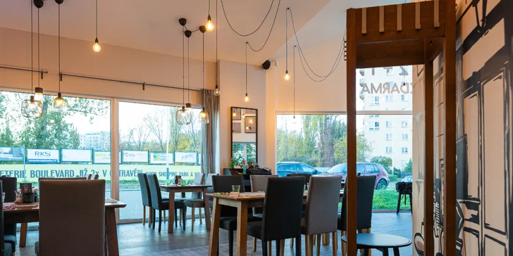 Pětichodové menu v moderní restauraci MB: tatarák, vyzrálý New York steak, fondán a další dobroty