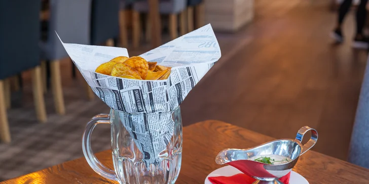 Pětichodové menu v moderní restauraci MB: tatarák, vyzrálý New York steak, fondán a další dobroty
