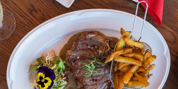 Pětichodové menu v moderní restauraci MB: tatarák, vyzrálý New York steak, fondán a další dobroty