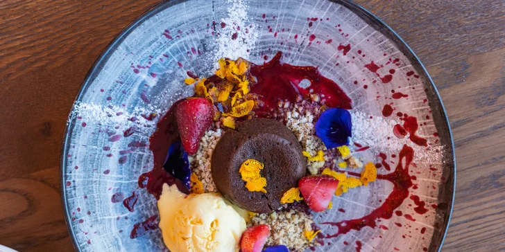 Pětichodové menu v moderní restauraci MB: tatarák, vyzrálý New York steak, fondán a další dobroty