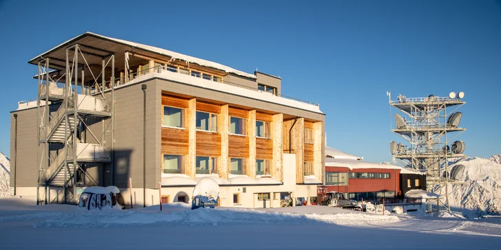 Zimní dovolená na ledovci Venet: horský hotel s polopenzí a skipasy pro všechny
