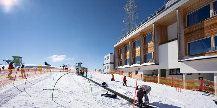 Zimní dovolená na ledovci Venet: horský hotel s polopenzí a skipasy pro všechny
