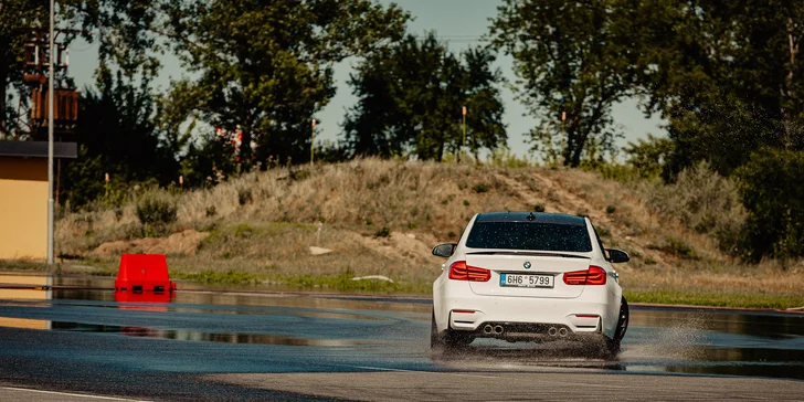 Škola driftu ve vlastním vozidle: instruktáž, teoretická i praktická část