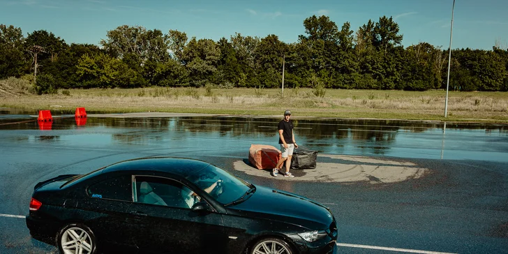 Škola driftu ve vlastním vozidle: instruktáž, teoretická i praktická část