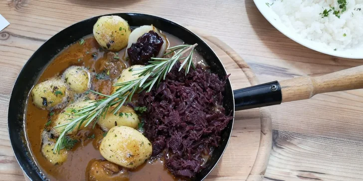 Na výlety a kola do rakouských Alp: krásná horská chata u jezírka a se snídaní