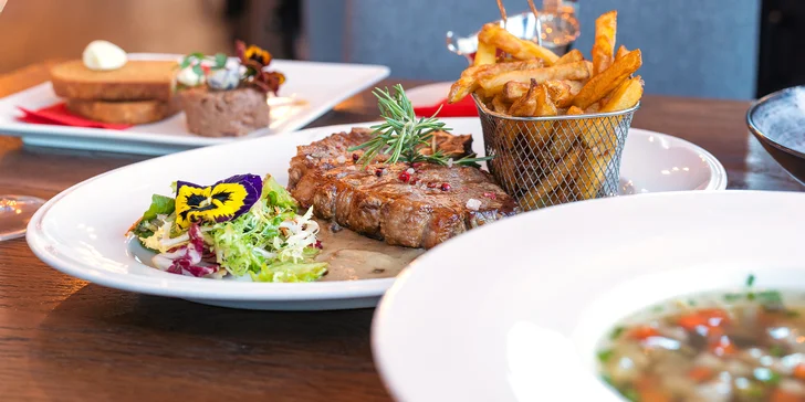 Pětichodové menu v moderní restauraci MB: tatarák, vyzrálý New York steak, fondán a další dobroty