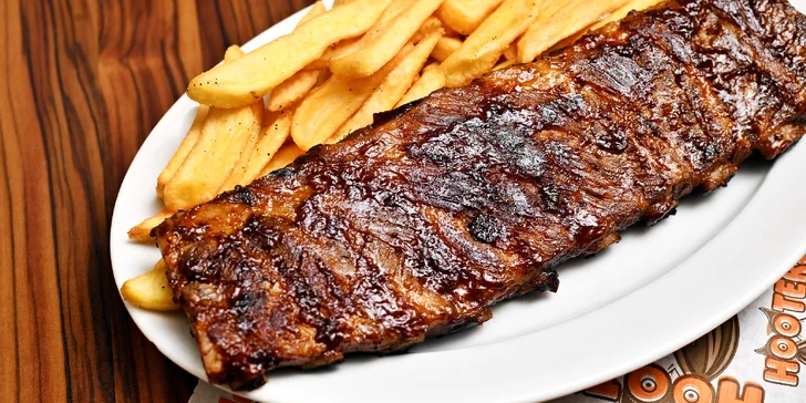 Vepřová BBQ žebra, hranolky a nápoje podle výběru v Hooters pro dva