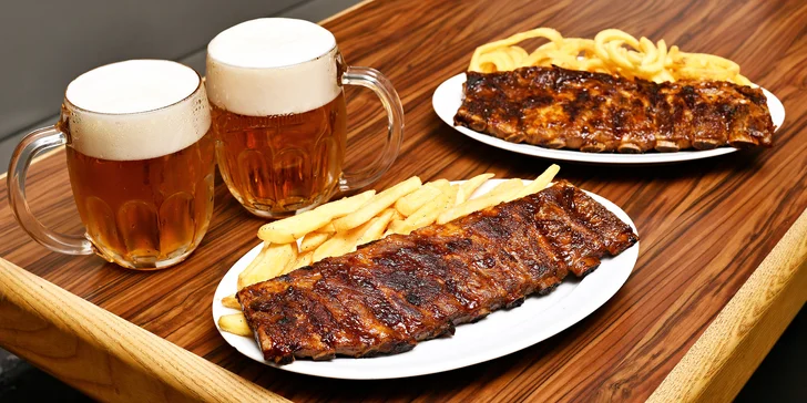 Vepřová BBQ žebra, hranolky a nápoje podle výběru v Hooters pro dva