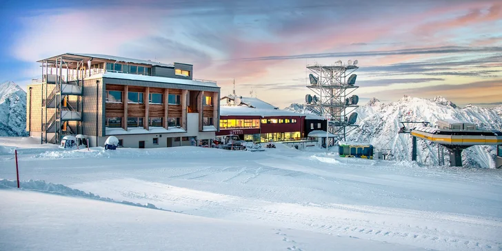 Zimní dovolená na ledovci Venet: horský hotel s polopenzí a skipasy pro všechny