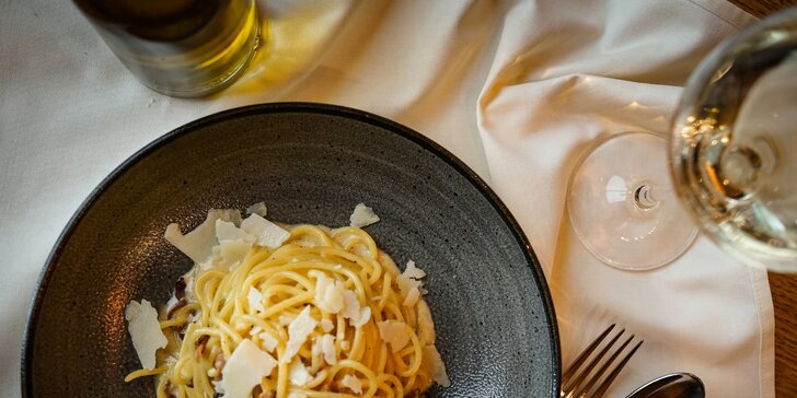 5chodové sezónní menu a lahev prosecca v italské restauraci pro 2 osoby