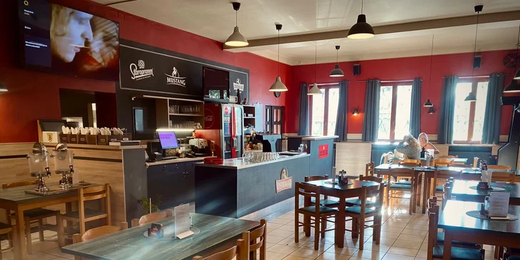 Pro jednoho pizza dle výběru, pro dvě nebo čtyři osoby pizza a třeba i 0,5l pivo Ostravar