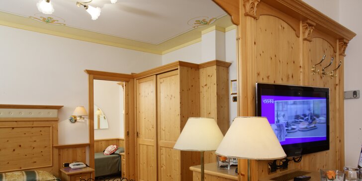 Zimní dovolená v Dolomitech: hotel v Molvenu, polopenze, blízko k lanovkám a pestrý program pro děti