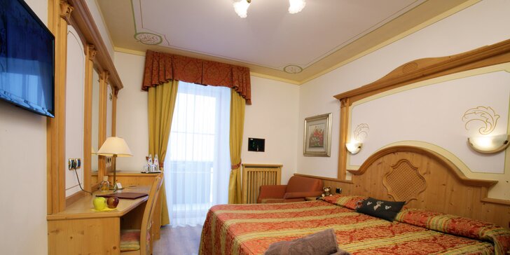 Zimní dovolená v Dolomitech: hotel v Molvenu, polopenze, blízko k lanovkám a pestrý program pro děti
