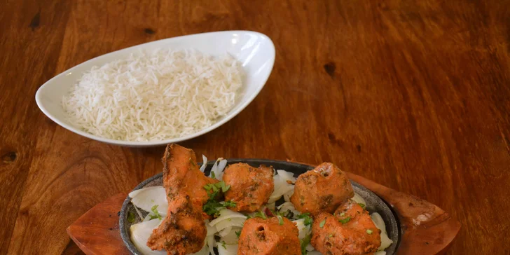 3chodové indické menu dle výběru pro 2 i 4 osoby: vegetariánské, kuřecí nebo jehněčí