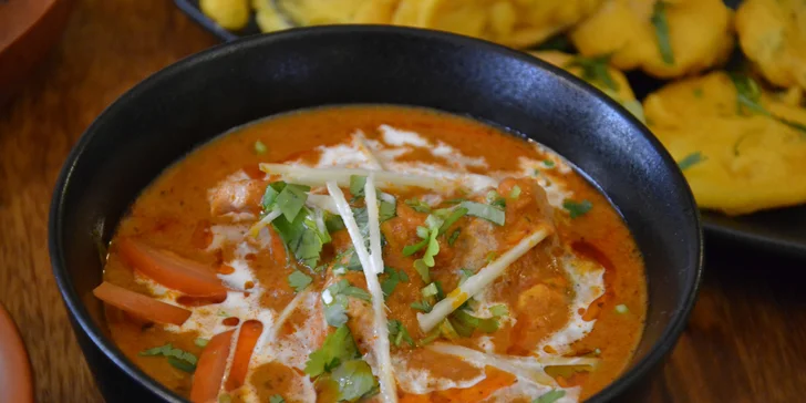 3chodové indické menu dle výběru pro 2 i 4 osoby: vegetariánské, kuřecí nebo jehněčí