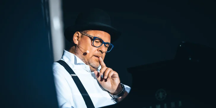 Vstupenka na benefiční muzikálové představení Horečka nedělní noci